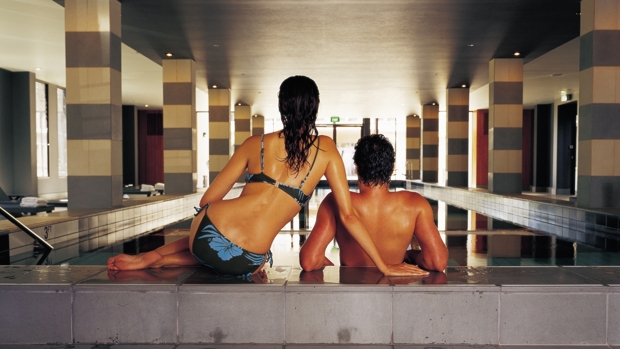 Lancemore_Couple in pool_620x349