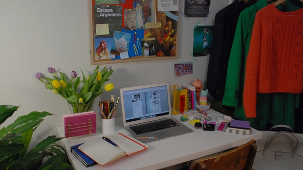 Her Desk - Note Maker